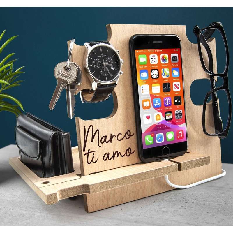 Personalisierte Docking Station Holz – Geschenk für Männer zum Geburtstag