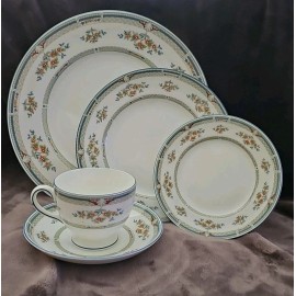 Wedgwood Hampshire Bone China 5 Piece Place Setting R4668
