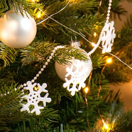 com-four® Garland with Snowflakes - Christmas Garland - Snowflake Garland for Christmas Decoration - Christmas Decoration for Christmas Tree - 500 cm (Set 11 - White/Snowflakes)