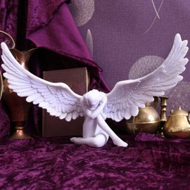 LQMBABY Sobbing Angel Statue Figurines, Small Resin Cherubs Statue with Wings, Angel Sculpture Ornaments for Home Decor, Living Room, Desktop Decoration, First Communion Religious Gifts for Girls