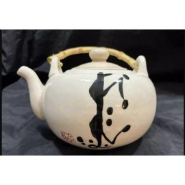 Tougei Tea Set. Tea Pot With Drainer And Lid & 4 Cups