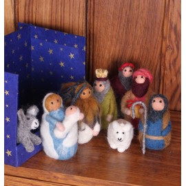 Pachamama Children Adult Hand Felted Christmas Nativity Scene 8 Pieces Handknitted Multicoloured 22x12x16 CM Display Box Fair Trade
