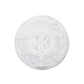 NKlaus Selenit Aufladeplatte rund Ø 8cm – Lebensblume Gravur, energetische Unterlage zum Reinigen & Aufladen von Heilsteinen, Kristallen & Schmuck