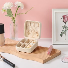 kdxpbpz Basketball Gifts Basketball Jewelry Box Unique Gifts for Girls Her Female Basketball Sports Lover Player Birthday Gifts for Women Mom Friend Sister - Just A Girl Who Loves Basketball