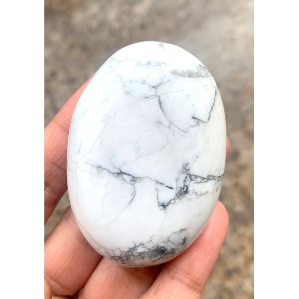 crystalmiracle White Howlite Gemstone Oval Palm Stone Crystal Healing Energy Meditation Pocket Stone Gift Reiki Feng Shui Chakra Balance for Unisex (White, 2.25 Inches Approx.)