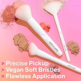 Wet n Wild Brocha Profesional para Polvos Faciales  Powder Brush de Cerdas Sintticas Ultra Suaves, Difuminado Uniforme, Mango Ergonmico, Cruelty Free 