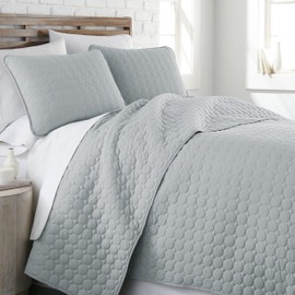 Southshore Fine Living, Inc. Oversized Bedding Quilt, Lightweight Bedding, Twin XL Bedspread, Soft Coverlet 2-Piece Set with One Matching Sham, All Season Twin/XL Quilt Set, Harbor Mist Blue