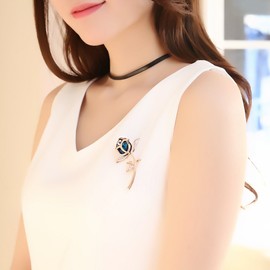 Grtdrm Created Rhinestone Crystal Brooch, Classy Rose Flower Fashion Pin Gift for Women Girls (Rose Gold-Blue)