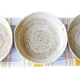 Jacq & Jürgen - Handwoven Tortilla Warmer Palm Baskets - 3 Pack Natural Color - Medium Size Bundle - Traditional Mexican Tortillero - White Cloth