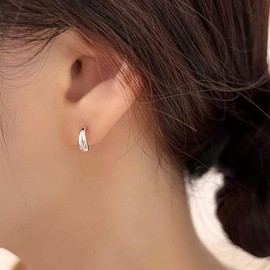 Yheakne Vintage Teardrop Stud Earrings Gold Water Drop Earrings Small Teardrop Earring Curved Bar Stud Earring Jewellery for Women (Silver)