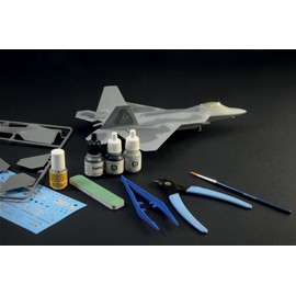 Italeri 72011 F-22 Raptor, 1:72 Scale, Plastic Full Model Kit/Plastic Model Assembly with Accessories