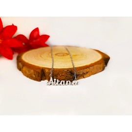 Damenkette mit Namen aus Edelstahl. Besonderer Namensanhänger für Geschenke für Freunde, Freunde.