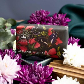 The English Soap Company KEW GARDEN Cue Garden Luxury Shea Soaps Shea Soap Geranium & Basil