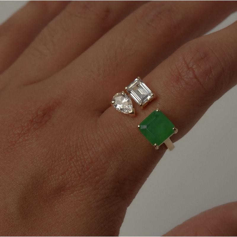 THE AVERY EMERALD PEAR RING - SIZE: 6