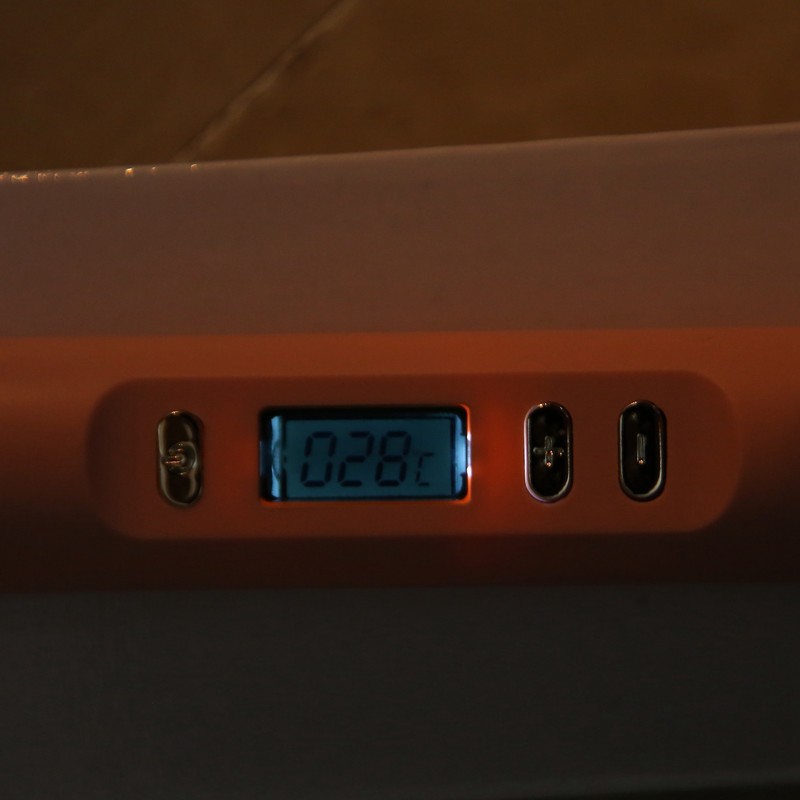 Hair Straightening Brush PTC Even Heating LCD Hair Straightener Brush
