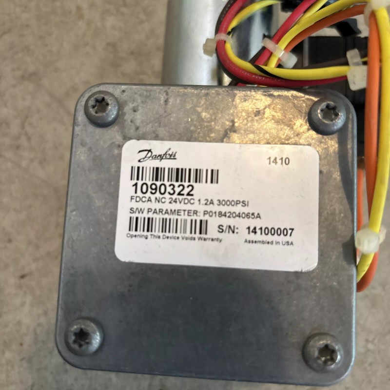 Sauer Danfoss Hydraulic Fan Controller 24v 3000PSI 1090322 NOS