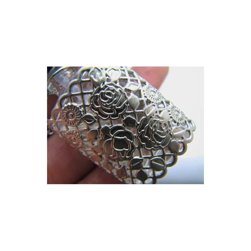 pahuxyu-mubotorupendanto Flat Oval Metal Rose Silver