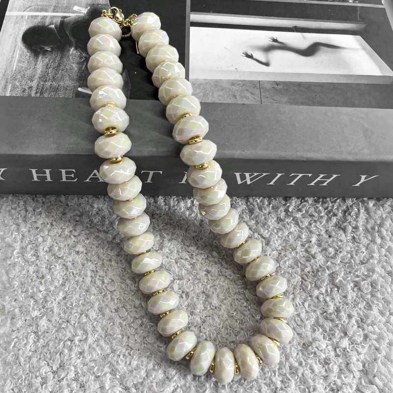 Aoyom Chunky Acrylic Beaded Choker Necklaces for Women Cream