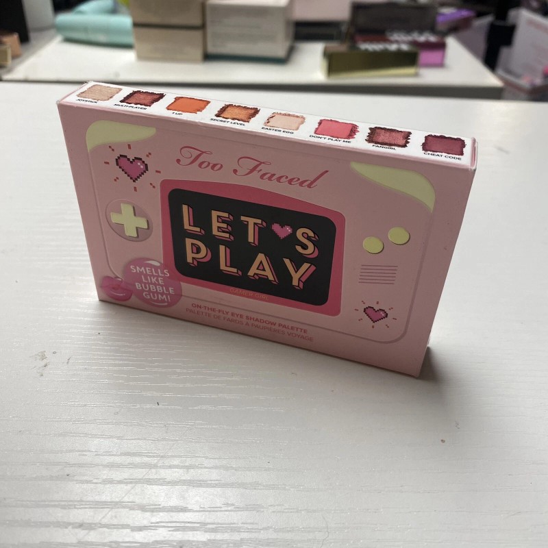 Too Faced LET'S PLAY On-the-Fly Eye Shadow Palette Bubble Gum