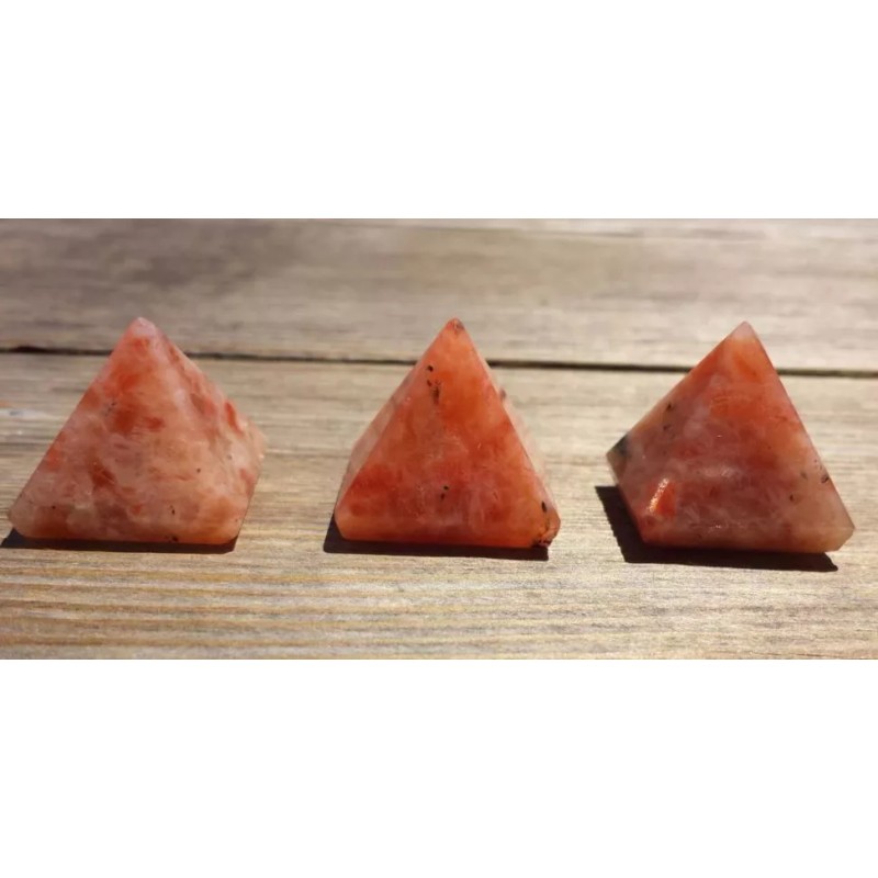 NATURAL SUNSTONE SMALL GEMSTONE PYRAMID 20-22mm