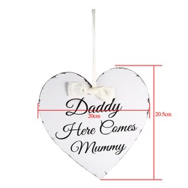 YUMILI Wedding Hanging Sign, Wooden Heart Plaque Sign, Daddy Here Comes Mummy Wedding Decor, Handmade Wood Plaque with Ribbon