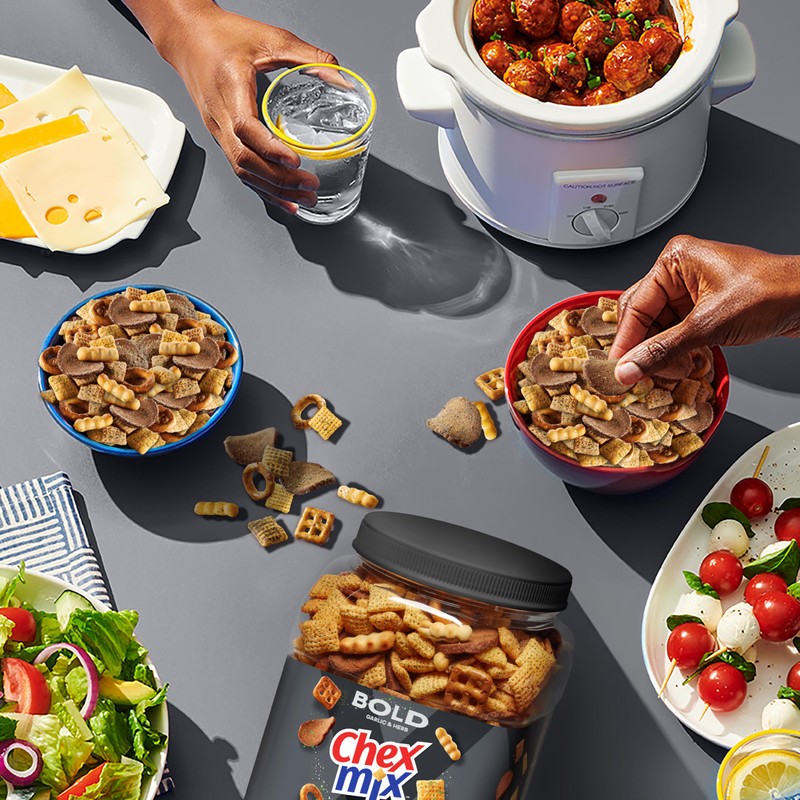 Chex Mix Bold Garlic and Herb Snack Mix, Snack Tub,