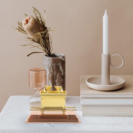 Alipis Ark of The Covenant Replica Religious Statue Antique Gold Tone Covenant Model Ark of The God Ornament for Religious Judaica Israel Spiritual Decoration