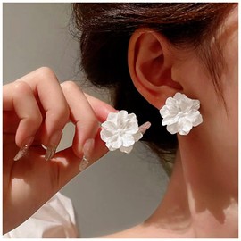 Atentuyi Boho White Flower Stud Earrings Wedding Flower Earrings Acrylic Floral Earrings White Camellia Earrings Rose Earrings for Women and Girls Brides Bridesmaids Jewellery, Acrylic Metal