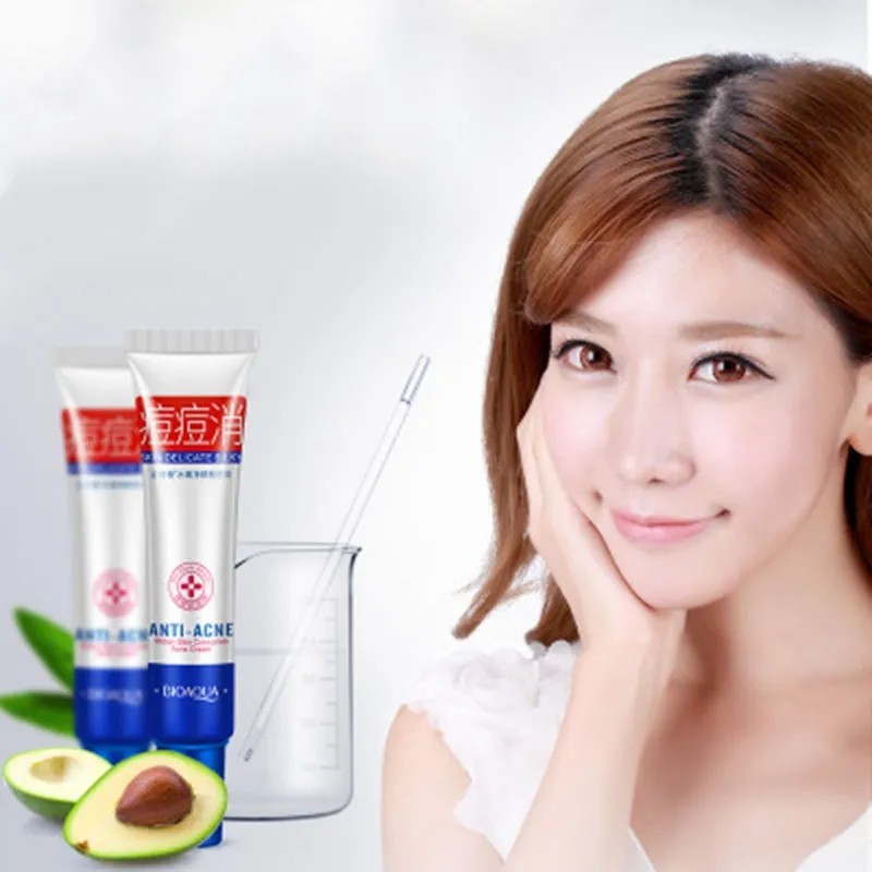 Bioaqua crema antiacné controla grasa y manchas, uso diario facial