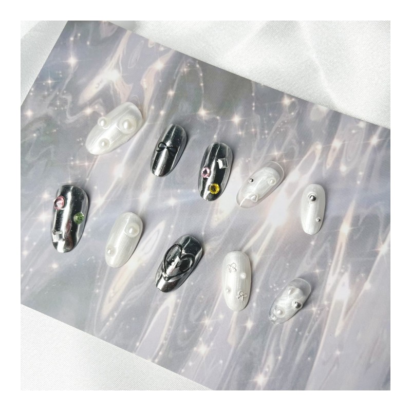 Blanc Noir |Silver White Gel Nail - Almond Egg /