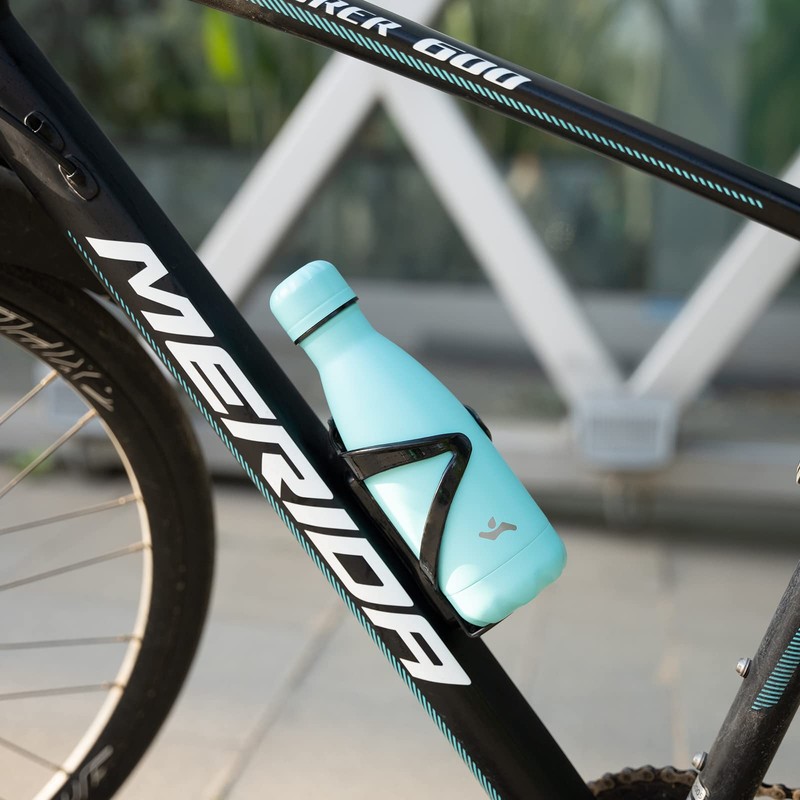Konokyo Botellas de agua de acero inoxidable aisladas de 17