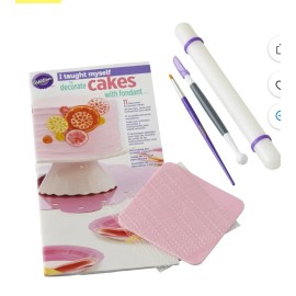 Wilton"I Taught Myself To Decorate Cakes With Fondant" Book Set - Fondant Cut...