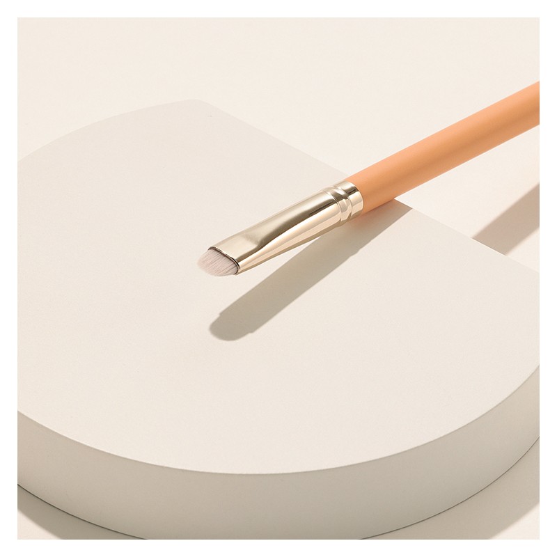 THE TOOL LAB 221 Eyeline Definer Brush - THE TOOL