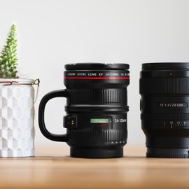 Cabtnca - Taza de café con lente de cámara, regalo para fotógrafos, regalos geniales para fotógrafos, taza de cerámica para cámara, regalos de fotografía de Navidad, taza de lente de cámara con tapa y