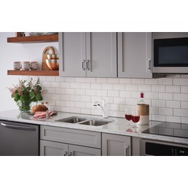 Moen Brecklyn Glacier White One-Handle Single-Hole Kitchen Faucet with Pull-Out Sprayer and Power Clean, Optional Deckplate Included, 87557W