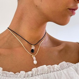 happymaker - Schwarzer Turmalin Kette mit Bergkristall, Stoffband mit 18k vergoldeten Perlen und echten Edelsteinen, Turmalin und Bergkristall Anhänger, lange Kette Damen, handgefertigt in Deutschland