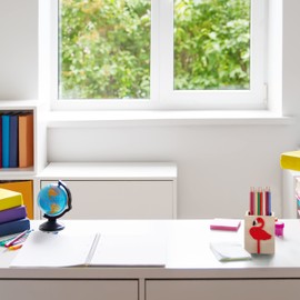 Relaxdays Flamingo Wooden Pen Holder (H x W x D): 10 x 8 x 6 cm, Children's Pen Box for Desk, Brush Holder, Natural/Red