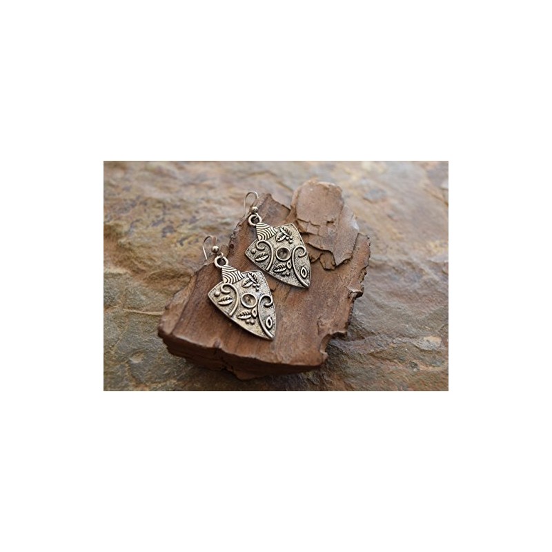 Tribal boho earrings: robust and triangular