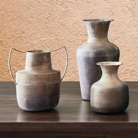 47th & Main Rustic Flower Vase | Distressed Metal Vase for Home Décor, Medium, Brown