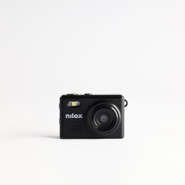 Nilox Mini Action Cam Portachiavi HD 720p, Filtri Vintage, Video 30fps, Foto e Audio, Ultra Compatta, USB Type-C, Design Retrò, Perfetta per Viaggi, Vlog e Social Media, Nero