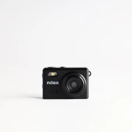 Nilox Mini Action Cam Portachiavi HD 720p, Filtri Vintage, Video 30fps, Foto e Audio, Ultra Compatta, USB Type-C, Design Retrò, Perfetta per Viaggi, Vlog e Social Media, Nero