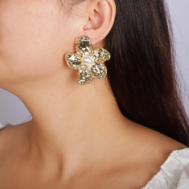 Xerling Gold Boho Textured Flower Stud Earrings Bohemian Floral Faux Pearl Earrings Chunky Blossom Flower Earrings for Women (Gold)