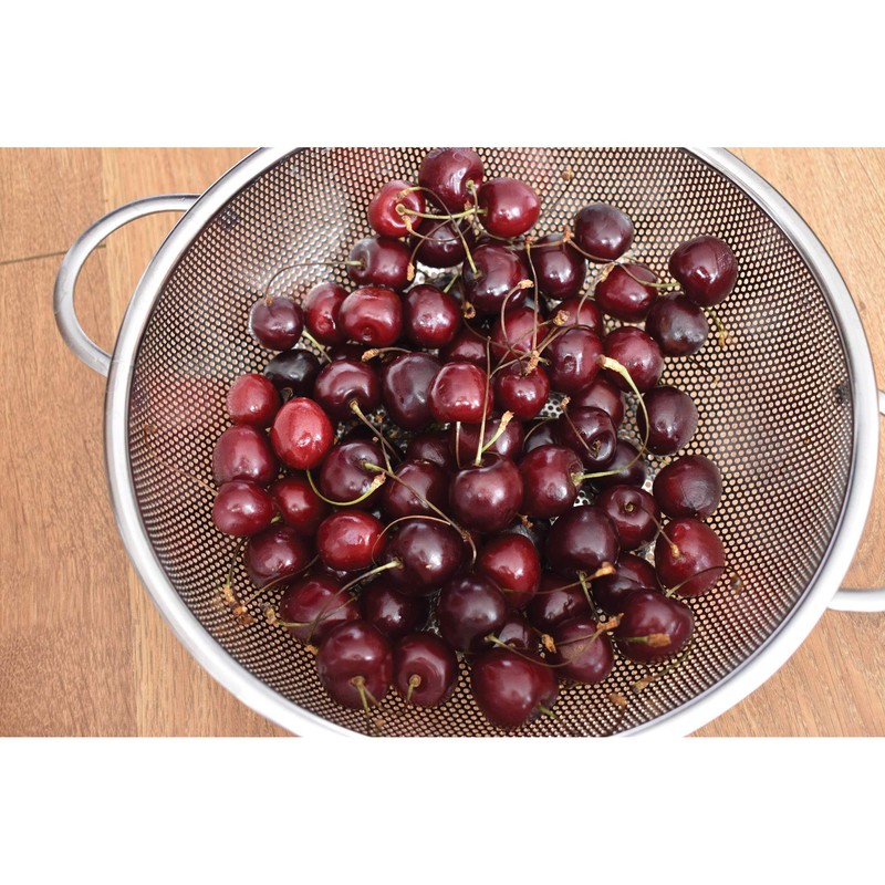 HIC Kitchen Perforated Colander with Handles, 18/8 Stainless Steel, 10