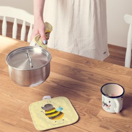Mr. & Mrs. Panda Set of 2 Pot Holders Bumble Bee Fluffy - Gift, Bee, Good Mood, Funny Sayings, Animals, Flower, Animal Motifs, Pot Holder with