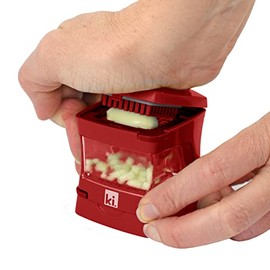 Prensa de ajo, trituradora, cortadora, picadora y contenedor de almacenamiento, incluye peladora de ajo de silicona, fácil de limpiar, cuchillas de acero inoxidable, (rojo),