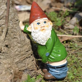 GREBSTK Peeing Gnome Statue Garden Gnome Outdoor Statues Garden Sculpture Decoration Garden Figurine Art, 5.6 Inch