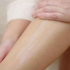 Topicrem - Mela, ultra moisturizing body milk – uniformly moisturizes complexion, corrects and prevents stains – liquid texture, floral scent – sensitive skin – 200 ml