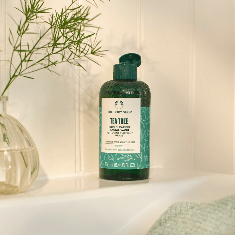 The Body Shop Tea Tree Skin Clearing Facial Wash (250ml)
