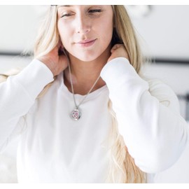 Wild Essentials Mother’s Heart Necklace Essential Oil Diffuser Kit, Lavender, Lemongrass, Peppermint, Orange Oils, 12 Refill Pads, Calming Aromatherapy Gift Set, Customizable Color Changing, Perfume