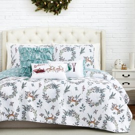 Southshore Fine Living, Inc. Christmas Quilt Set, Queen/Full Size 6-Piece Christmas Bedding Set w/Shams & Throw Pillows; Reversible Happy Holidays Snowflake Print Over Christmas Trees & Reindeer